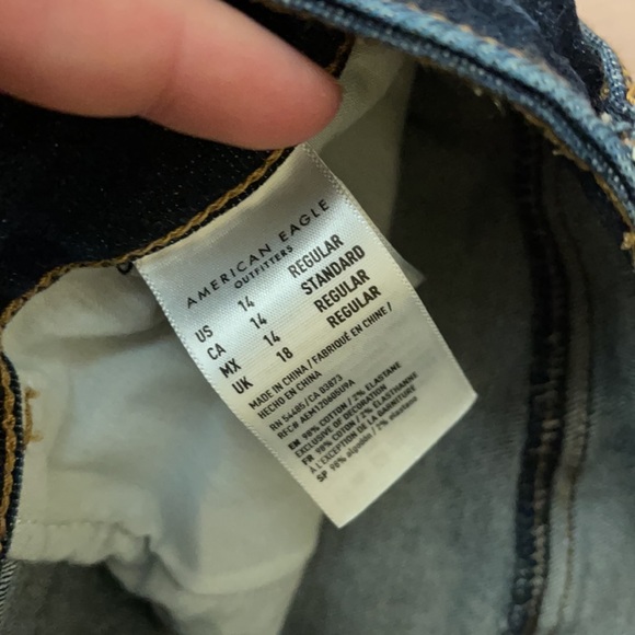 AMERICAN EAGLE RIPPED JEANS - Picture 4 of 4